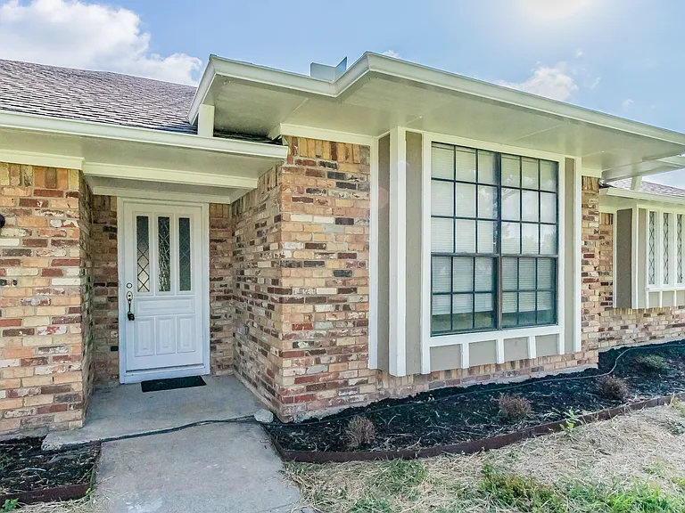 3008 Apple Valley Dr — Photo 4