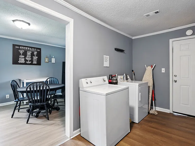1007 Ward St — Photo 12