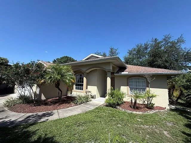 3 bed, 2.0 bath, 1581 sqft, $2,595 — Photo 2