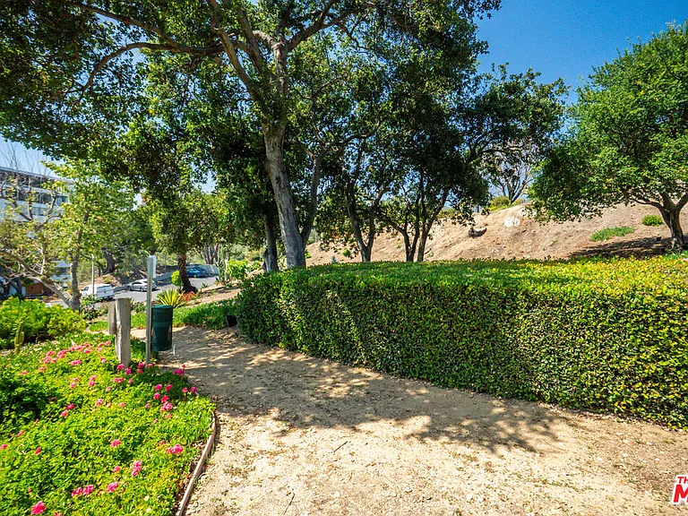 17352 W Sunset Blvd #606 — Photo 32