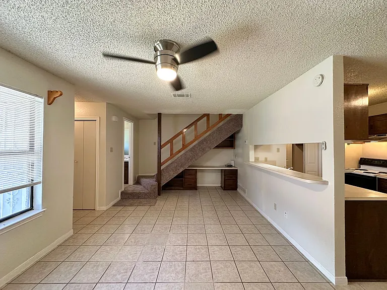 4806 Rainbow Cir — Photo 6