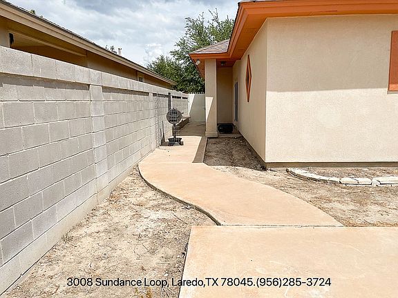 BACK YARD SIDE VIEW 1