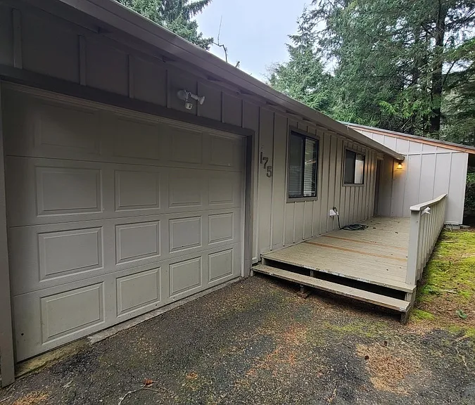 175 SW The Pines Dr — Photo 1