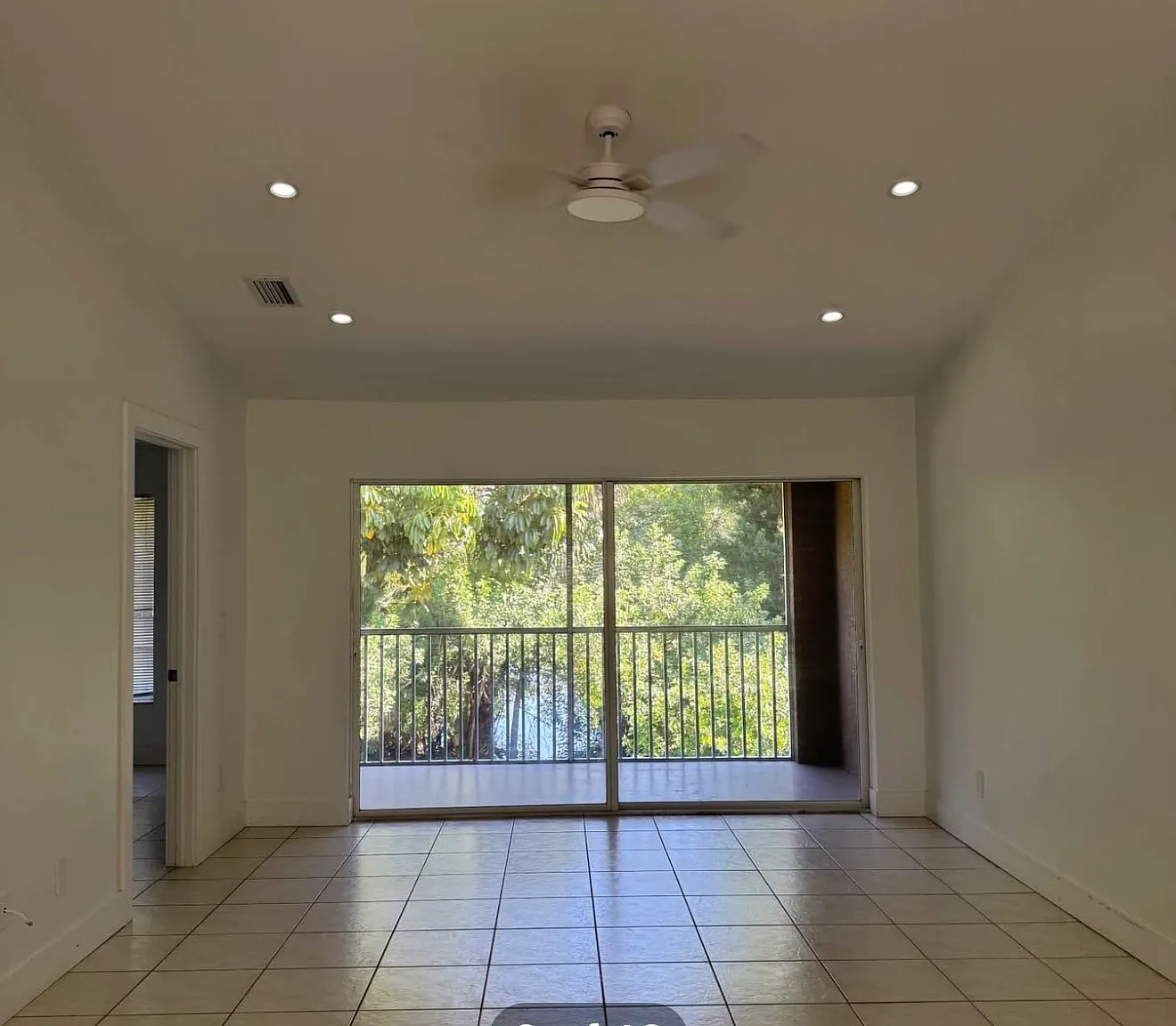2 bed, 1075 sqft, $2,100 — Photo 2