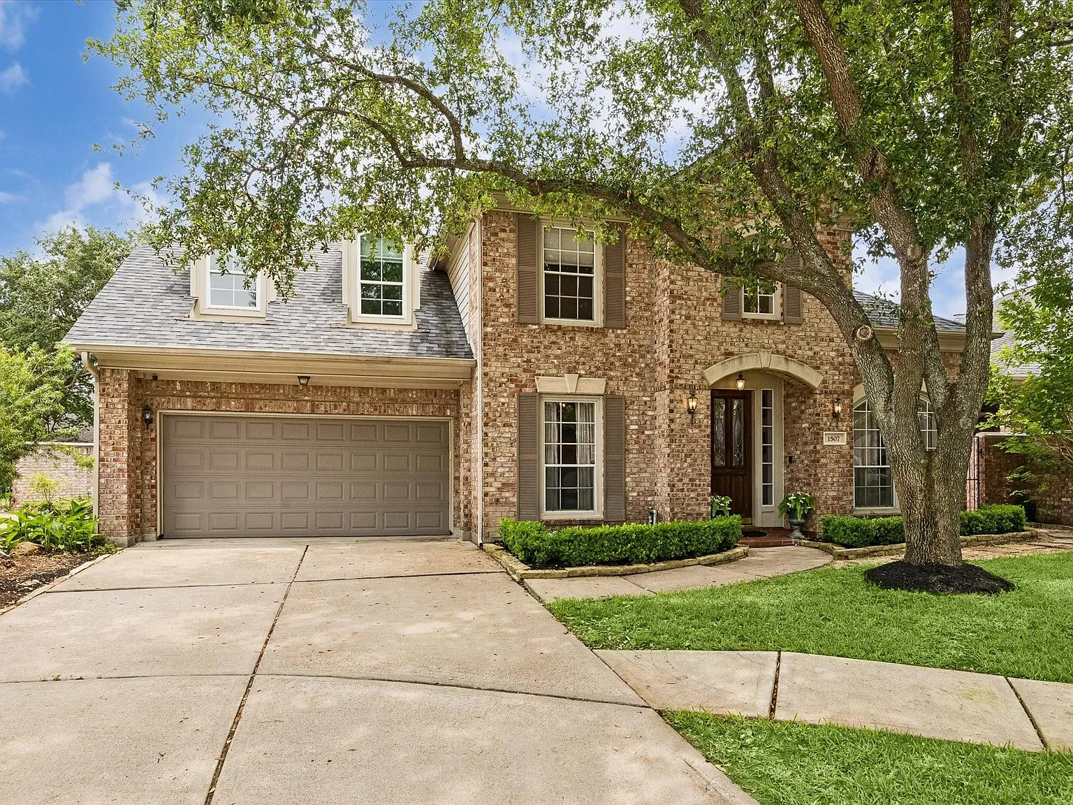3 bed, 2.5 bath, 3388 sqft, $3,800 — Photo 2