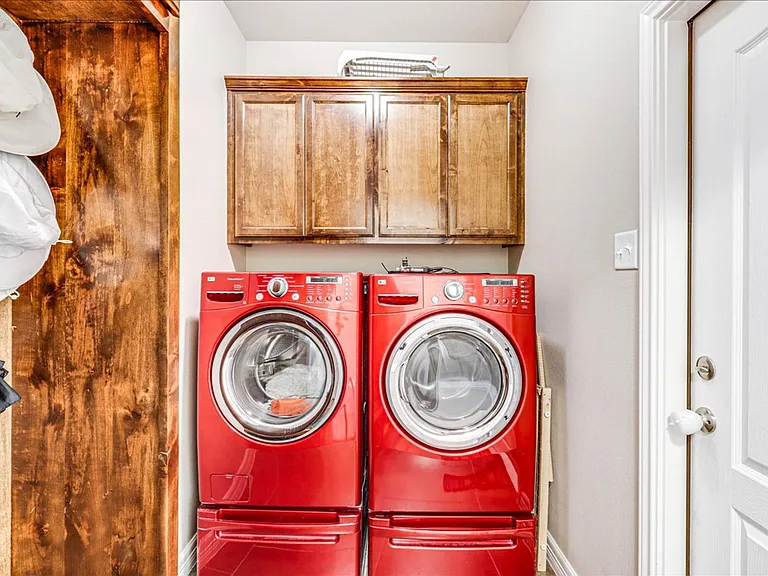 7617 Diamond Dr — Photo 17