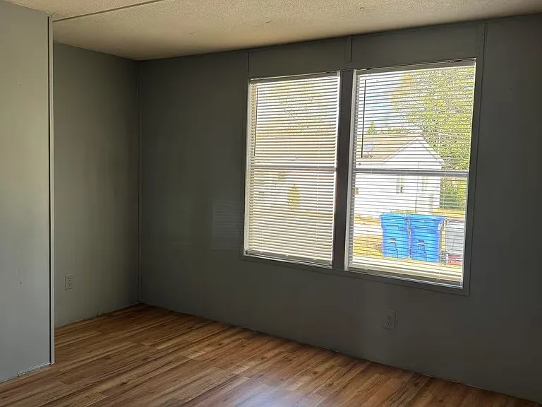 2164 Payne Ave — Photo 10