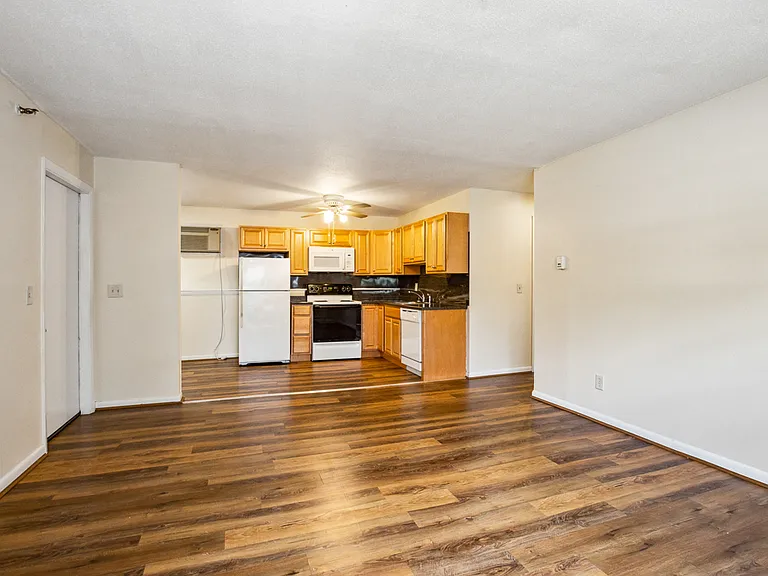 Hillside Apartments — Photo 25