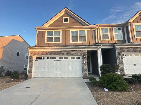 136 Salt Lake Ln, Hoschton, GA 30548