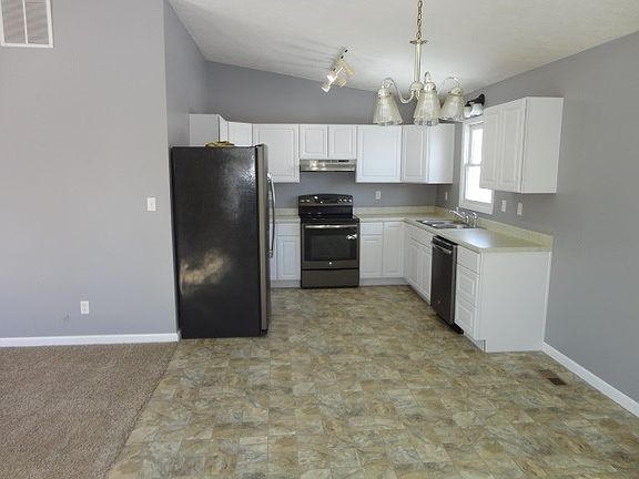 4th image of 609 S Broadway St