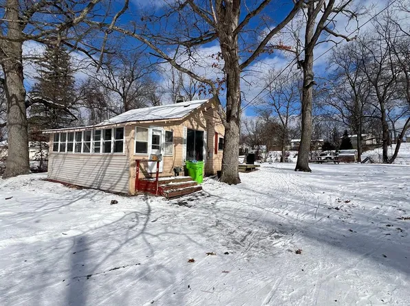 4105 Navarra Ct, White Lake, MI 48383