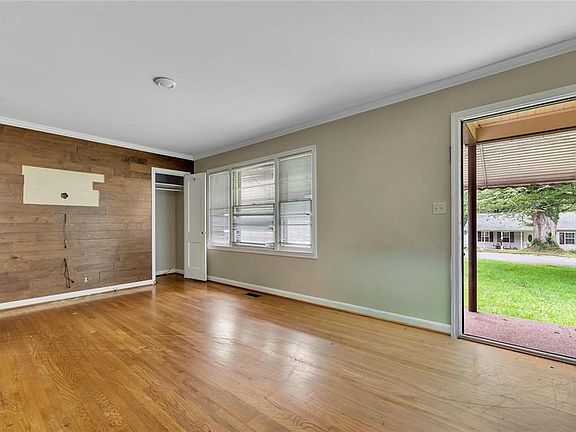 4th image of 170 Mathews Cir SE