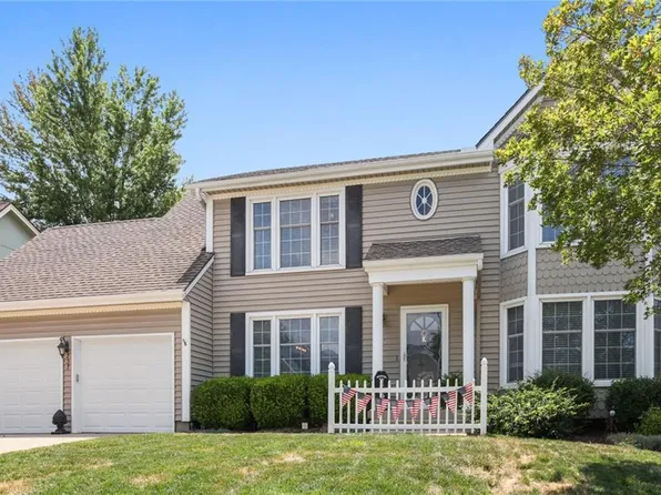 737 N Persimmon Dr, Olathe, KS 66061