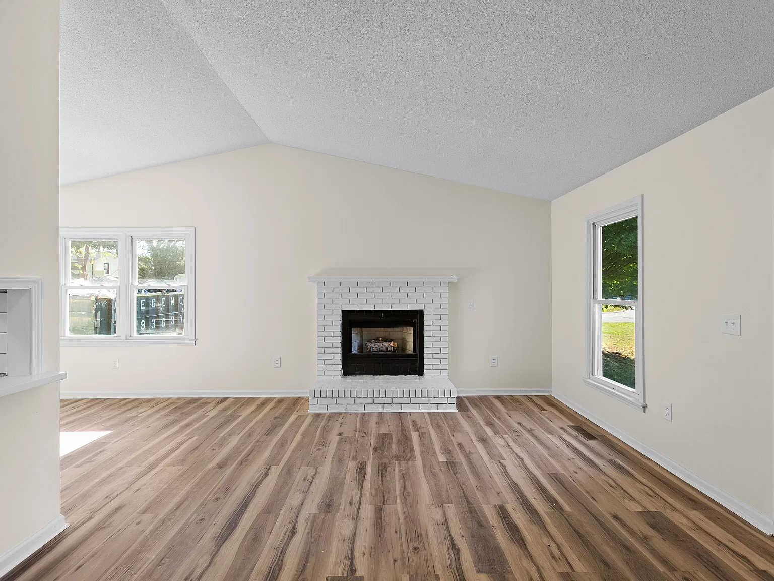 3 bed, 1232 sqft, $2,350 — Photo 2