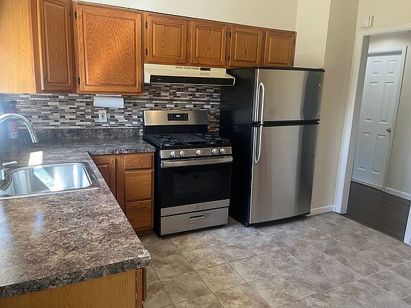 Eat-in kitchen