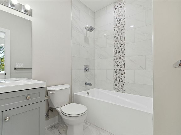 4th image of 723 N 35th St Unit 300