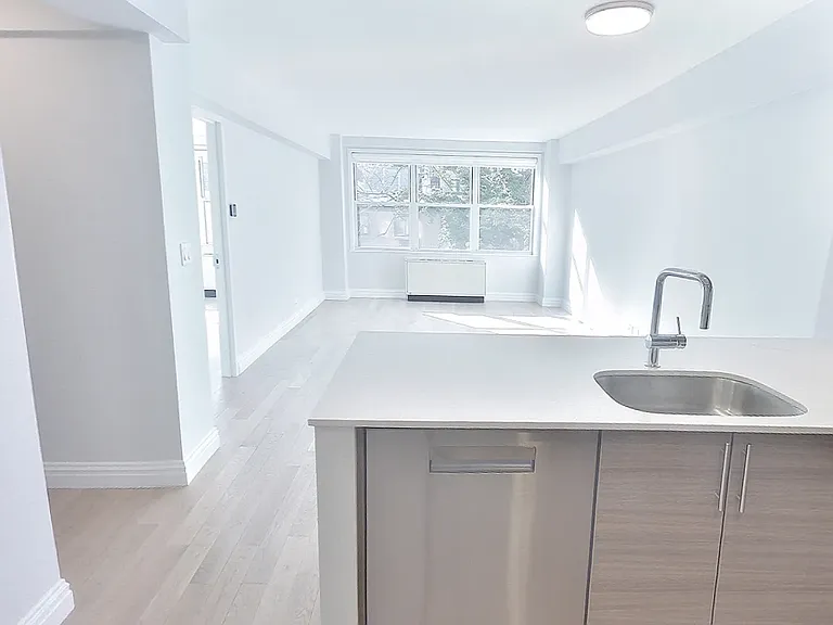 340 E 51st St #1A — Photo 2