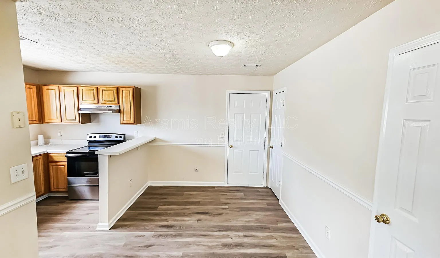 3 bed, 2.0 bath, 1320 sqft, $1,425 — Photo 4