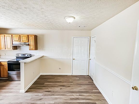 4th image of 263 Marsh Glen Dr