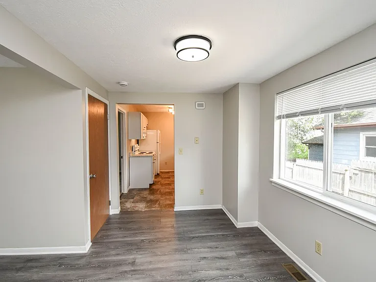 1115 N Duluth Ave — Photo 14