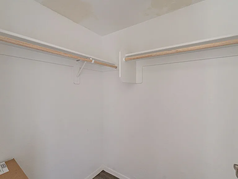 Bellevue Apartments — Photo 19