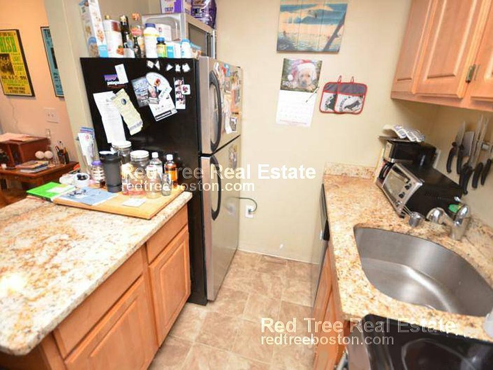 2nd image of 385 Dorchester St #1AB