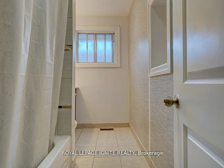 53 Sundance Cres #MAIN FL — Photo 12