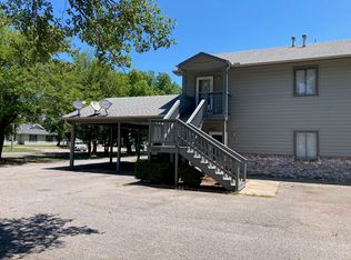 2000 Johnmark Dr APT 1, Winfield, KS 67156