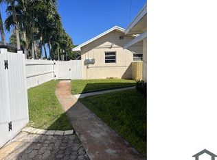 1071 W 51st Pl, Hialeah, FL 33012