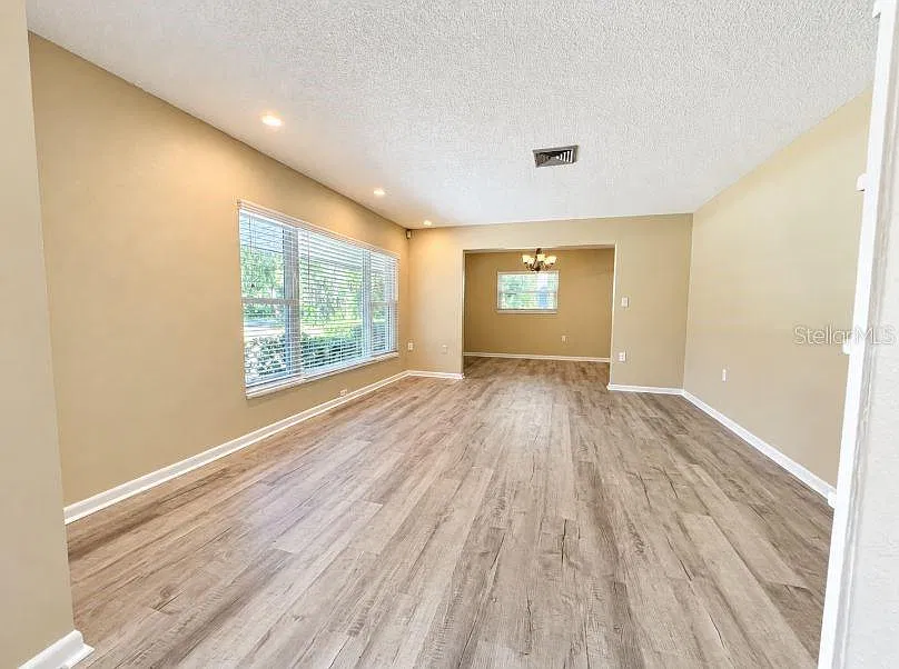 3 bed, 2.5 bath, 2709 sqft, $3,500 — Photo 3