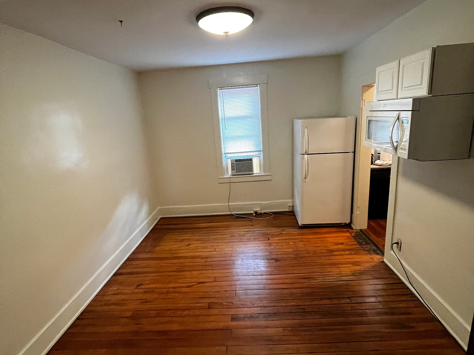 2 bed, 900 sqft, $1,400 — Photo 4