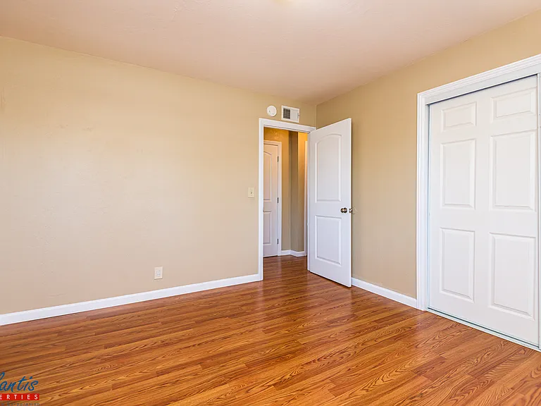 74 Roxbury St #3 — Photo 9