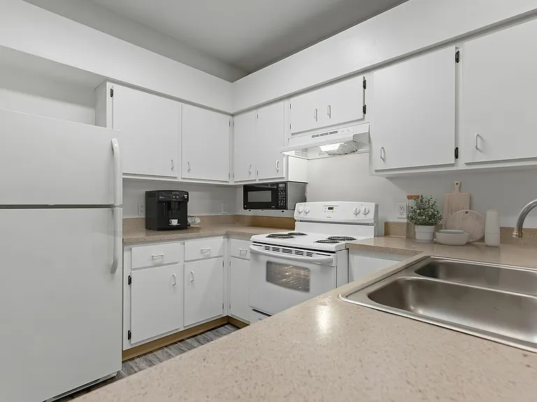 Madison Pointe — Photo 15