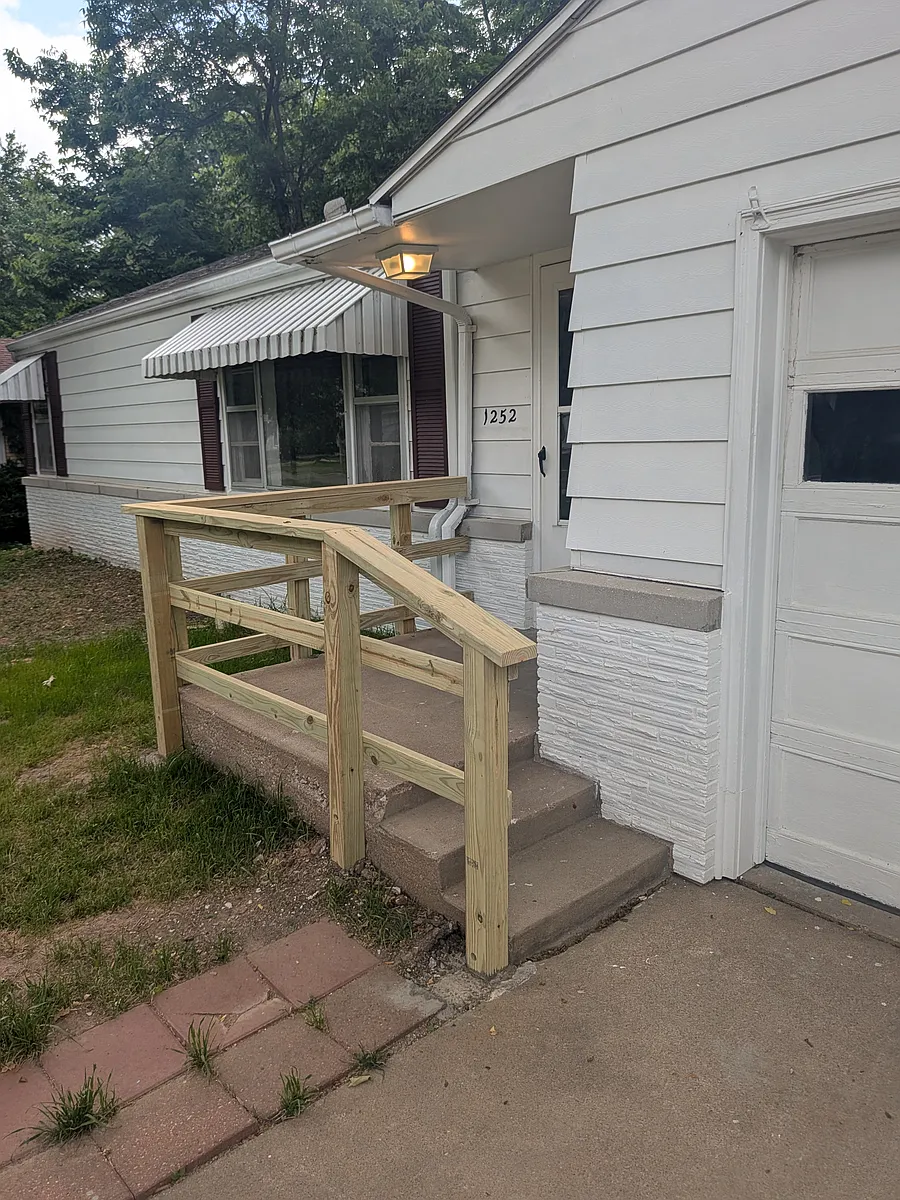 Building Photo - 1252 E Cozy St