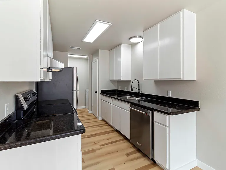 701 Balcones Dr #E — Photo 22