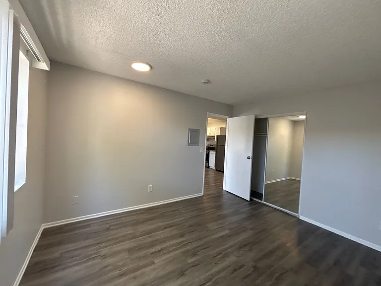 226 South Serrano — Photo 31