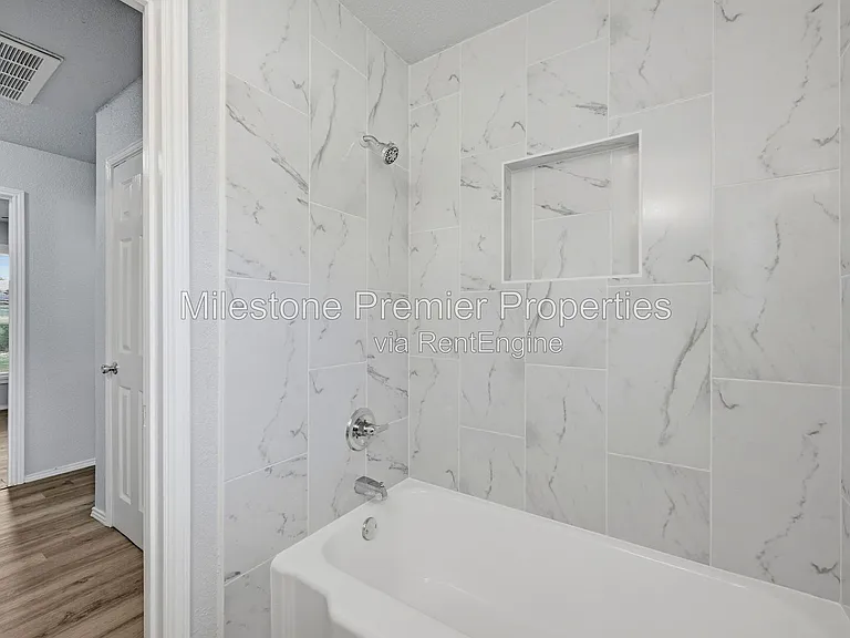 718 W Belden St — Photo 17