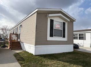 38017 Le Chateau Blvd, Clinton Township, MI