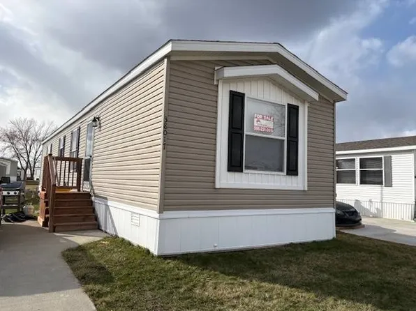 38017 Le Chateau Blvd, Clinton Township, MI 48038