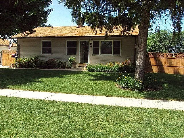 24 McCabe Dr photo 1