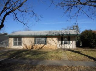 1308 Manor Dr, Cleburne, TX 76033