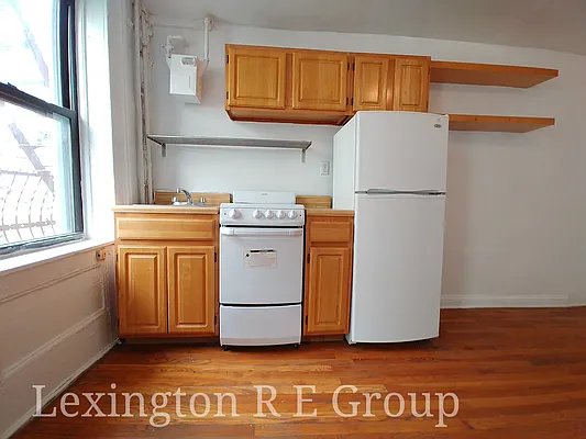 Rented by Lexington Real Estate Group | media 18