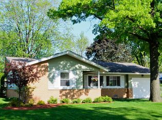 1195 Cedar Ln, Elk Grove Village, IL 60007
