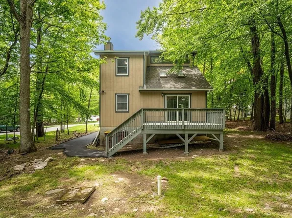 132 Cottonwood Ct, Milford, PA 18337