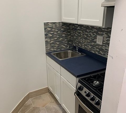 4th image of 624 E 11th St #2B1