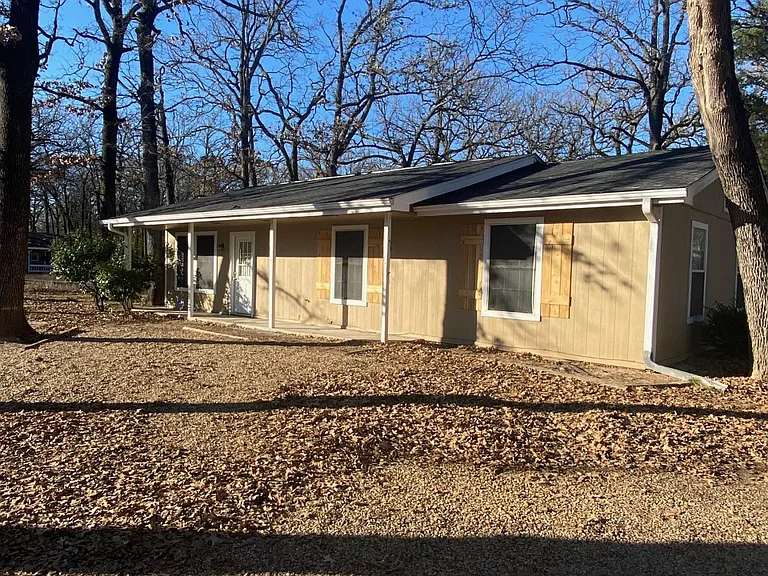 128 Pierce Dr — Photo 1