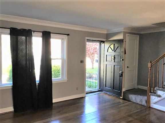 3rd image of 946 Radcliffe Rd