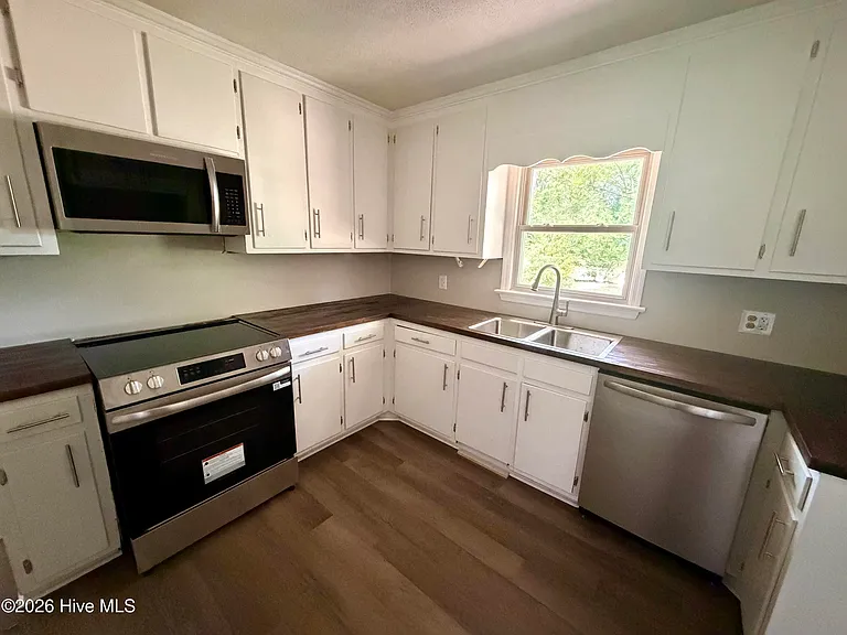 27 Vermont Ave — Photo 16
