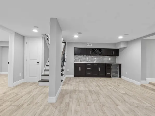 54 Lawton Avenue image 22 of 26