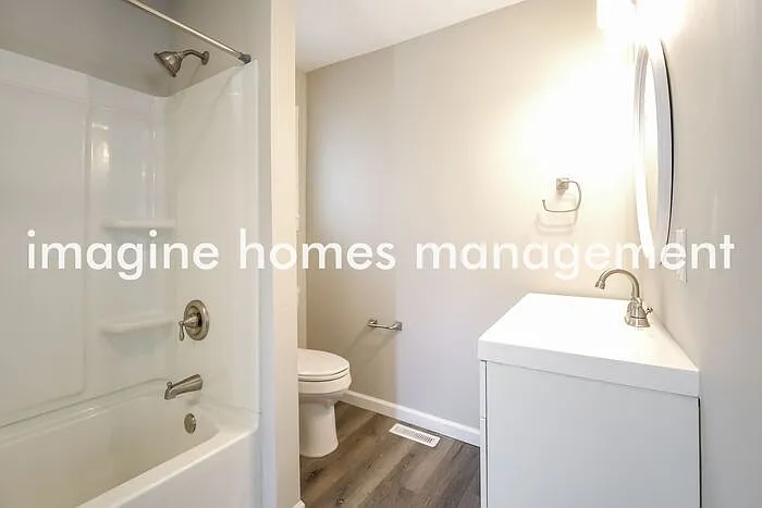 2456 Thurman Ave — Photo 11